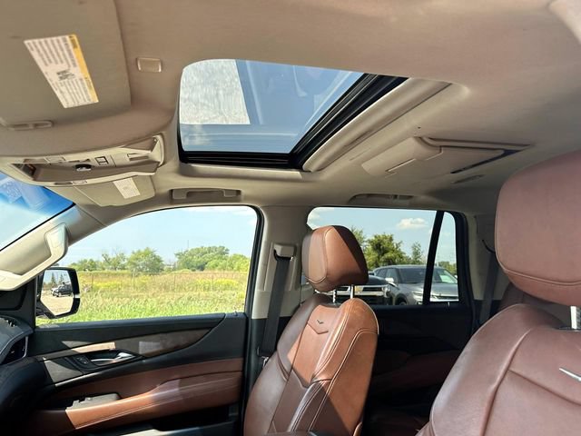 Used 2019 Cadillac Escalade Luxury AWD/4WD image 17