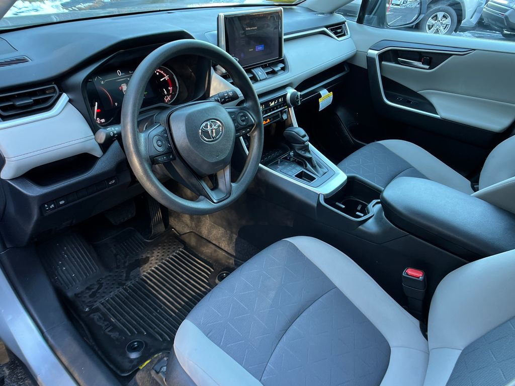 Used 2023 Toyota RAV4 XLE w/ Convenience Package image 10