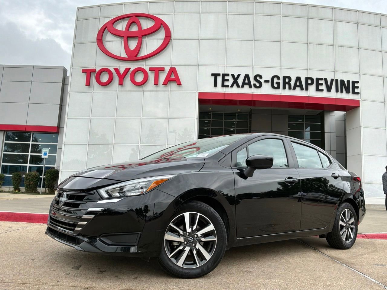 Used 2025 Nissan Versa SV FWD image 2