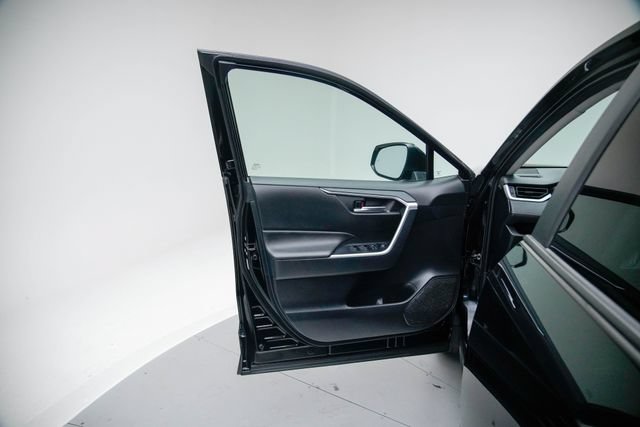 Used 2025 Toyota RAV4 XLE AWD/4WD image 23