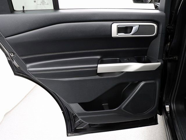 Used 2022 Ford Explorer XLT w/ Equipment Group 202A AWD/4WD image 26