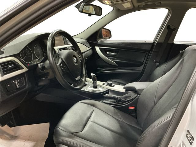 Used 2013 BMW 320i xDrive Sedan AWD/4WD image 9