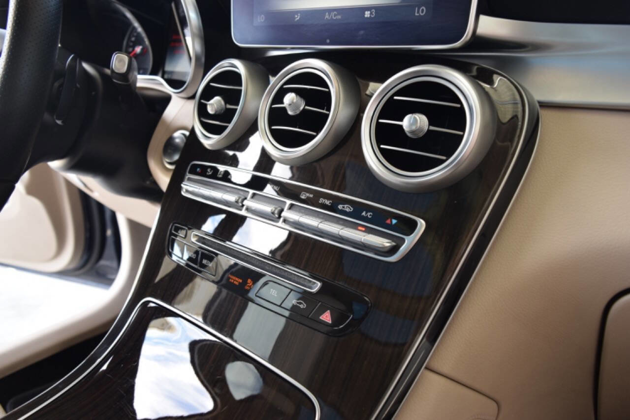 Used 2017 Mercedes-Benz GLC 300 4MATIC image 32