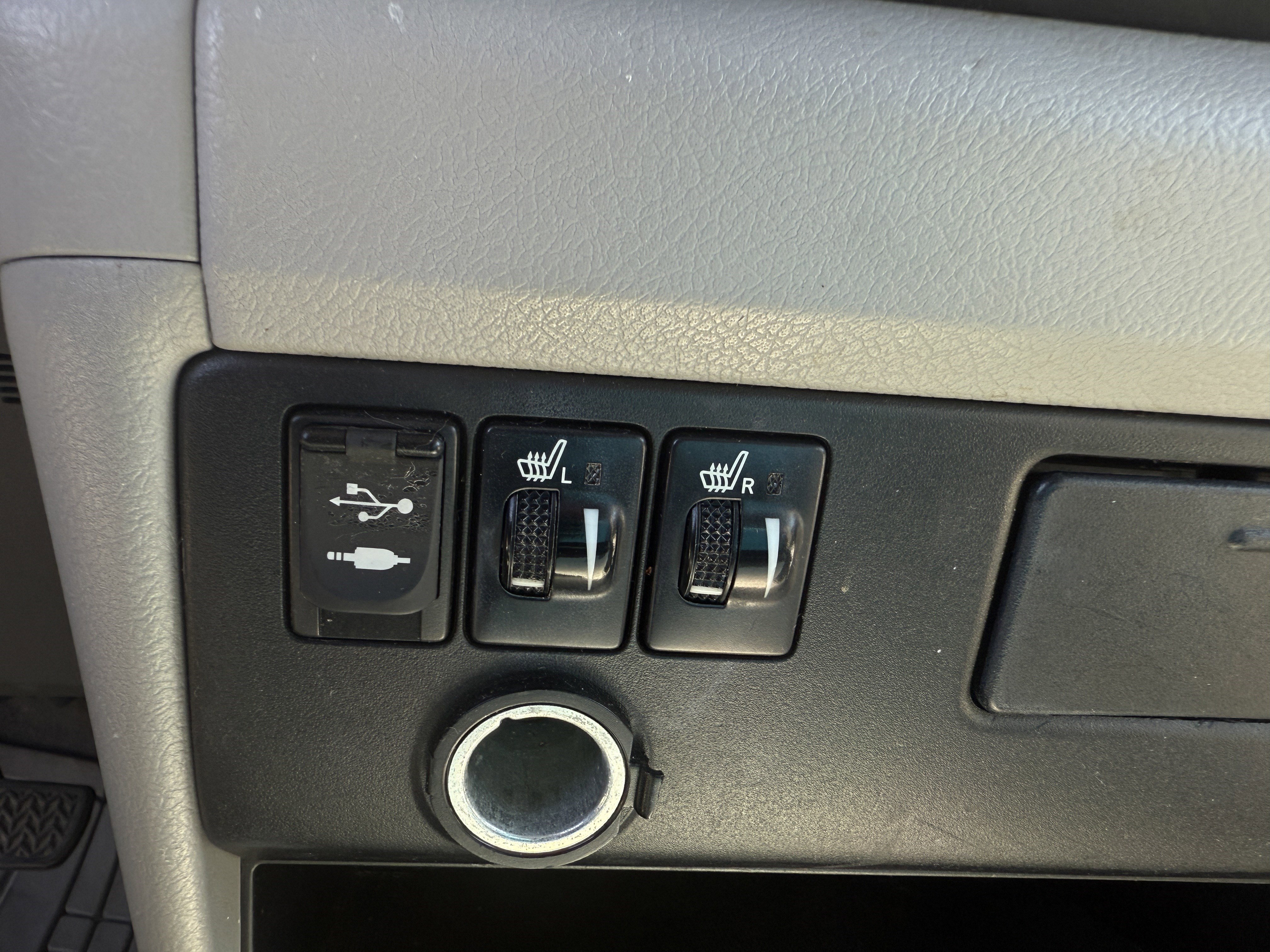 Used 2015 Toyota Sienna XLE w/ XLE Navigation Package image 12