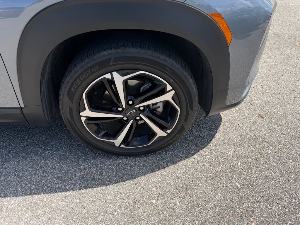 Used 2021 Chevrolet TrailBlazer RS w/ Technology Package FWD image 4