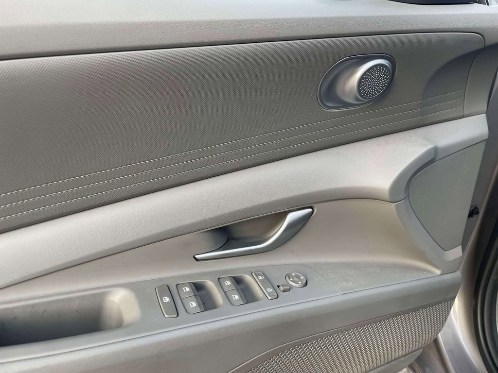 Certified 2024 Hyundai Elantra SEL image 17