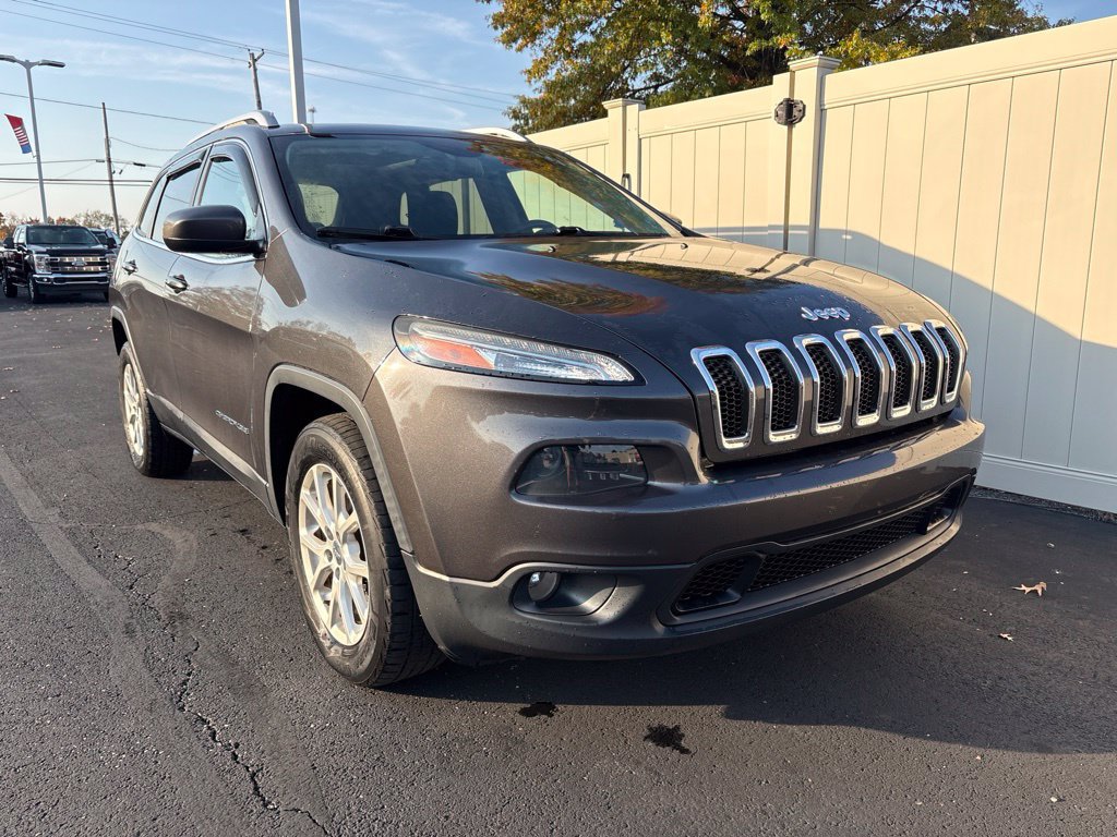 Used 2016 Jeep Cherokee Latitude w/ Comfort/Convenience Group AWD/4WD image 2