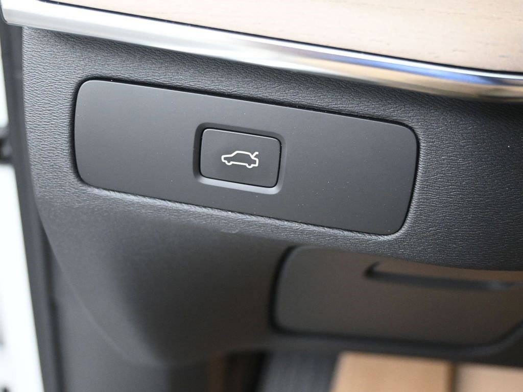 New 2026 Volvo XC90 B6 Ultra image 15