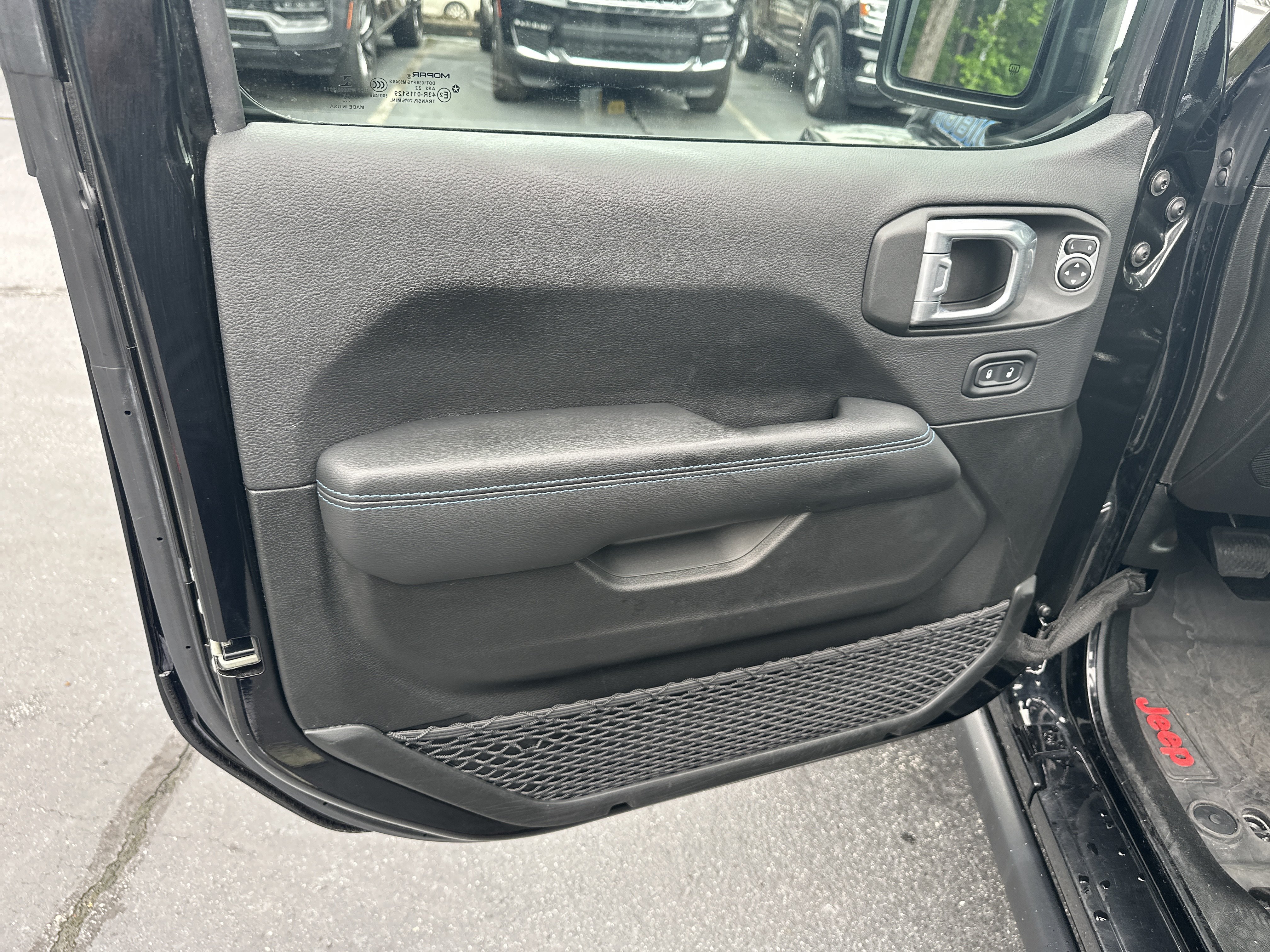 Used 2022 Jeep Wrangler Unlimited Rubicon 4xe AWD/4WD image 12