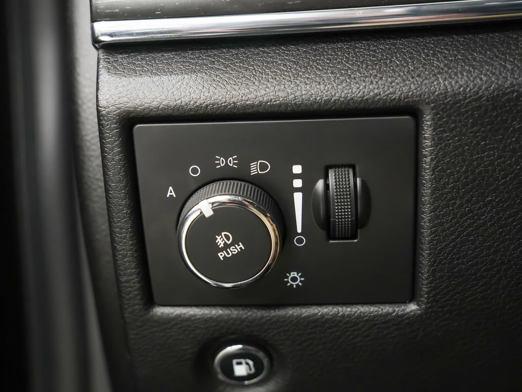 Used 2016 Jeep Grand Cherokee Limited image 23