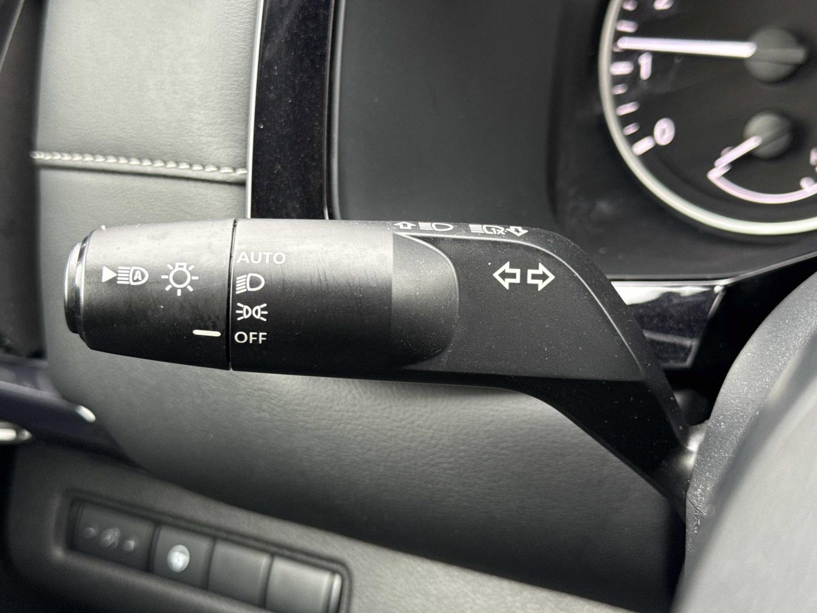 Used 2024 Nissan Pathfinder SV image 15