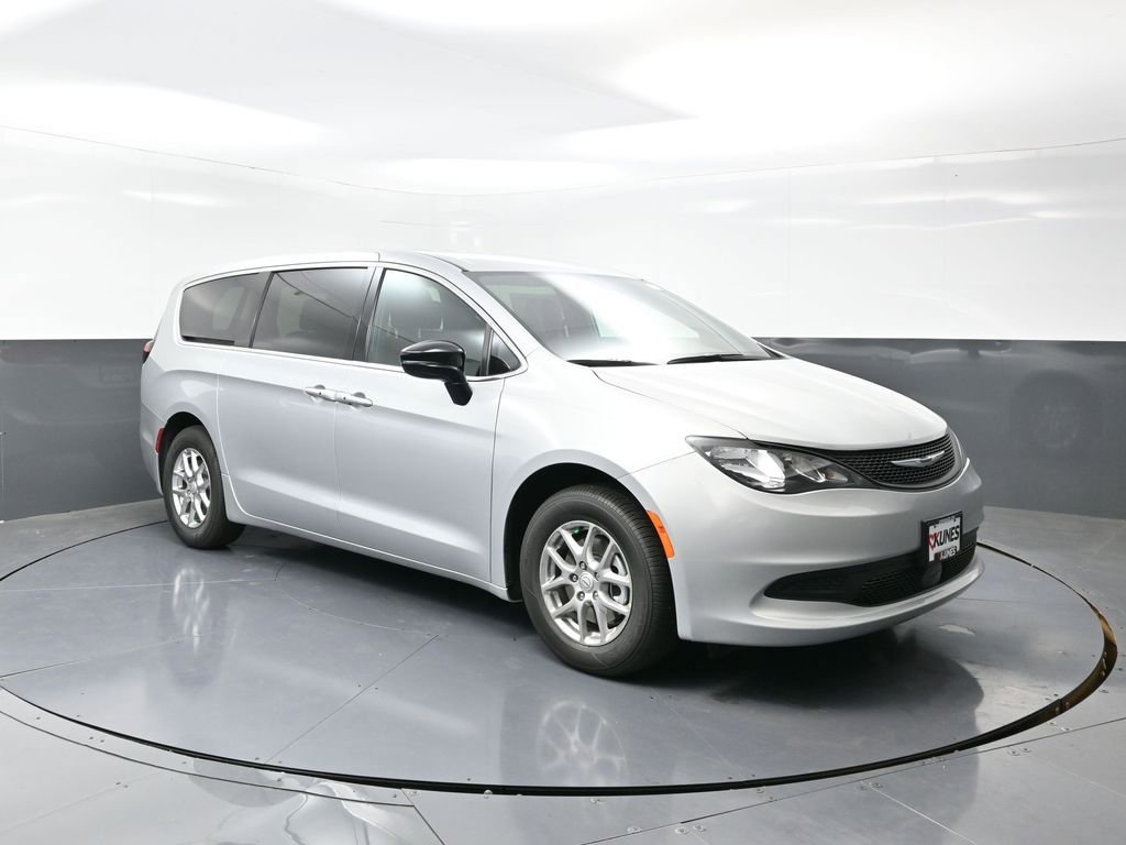 New 2026 Chrysler Voyager LX image 3