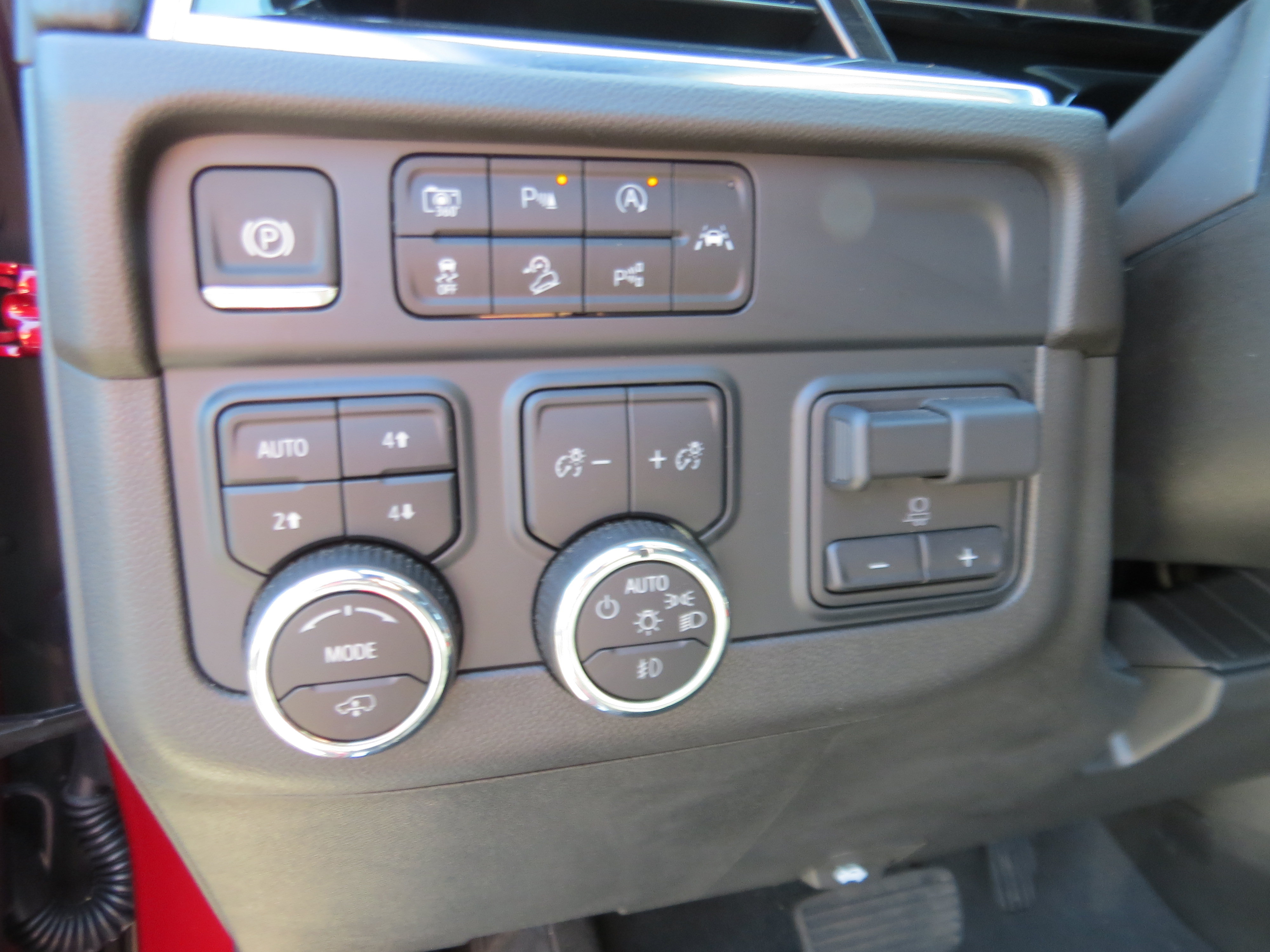Used 2025 Chevrolet Tahoe RST w/ Advanced Technology Package AWD/4WD image 22