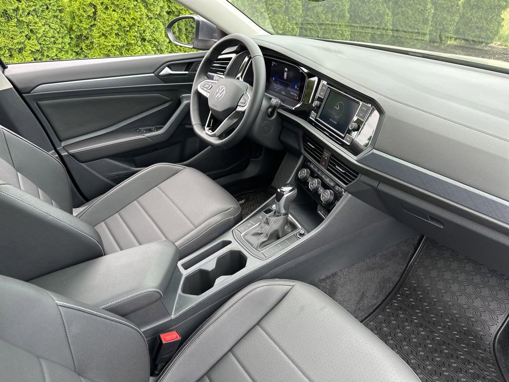 Used 2023 Volkswagen Jetta SE FWD image 28