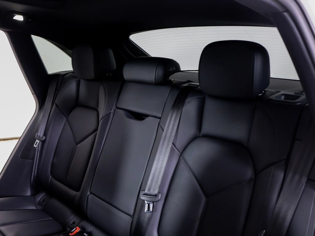 New 2026 Porsche Macan AWD/4WD image 10