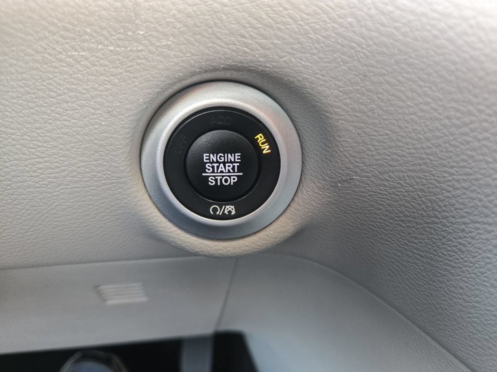 Used 2023 Chrysler Pacifica Touring-L FWD image 30