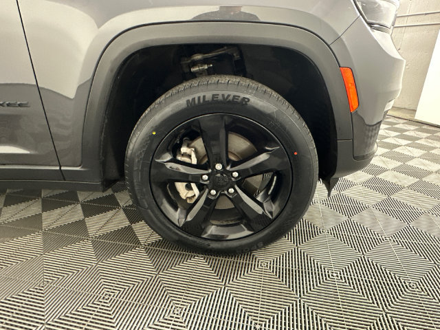Certified 2024 Jeep Grand Cherokee L Limited w/ Black Appearance Package AWD/4WD image 37