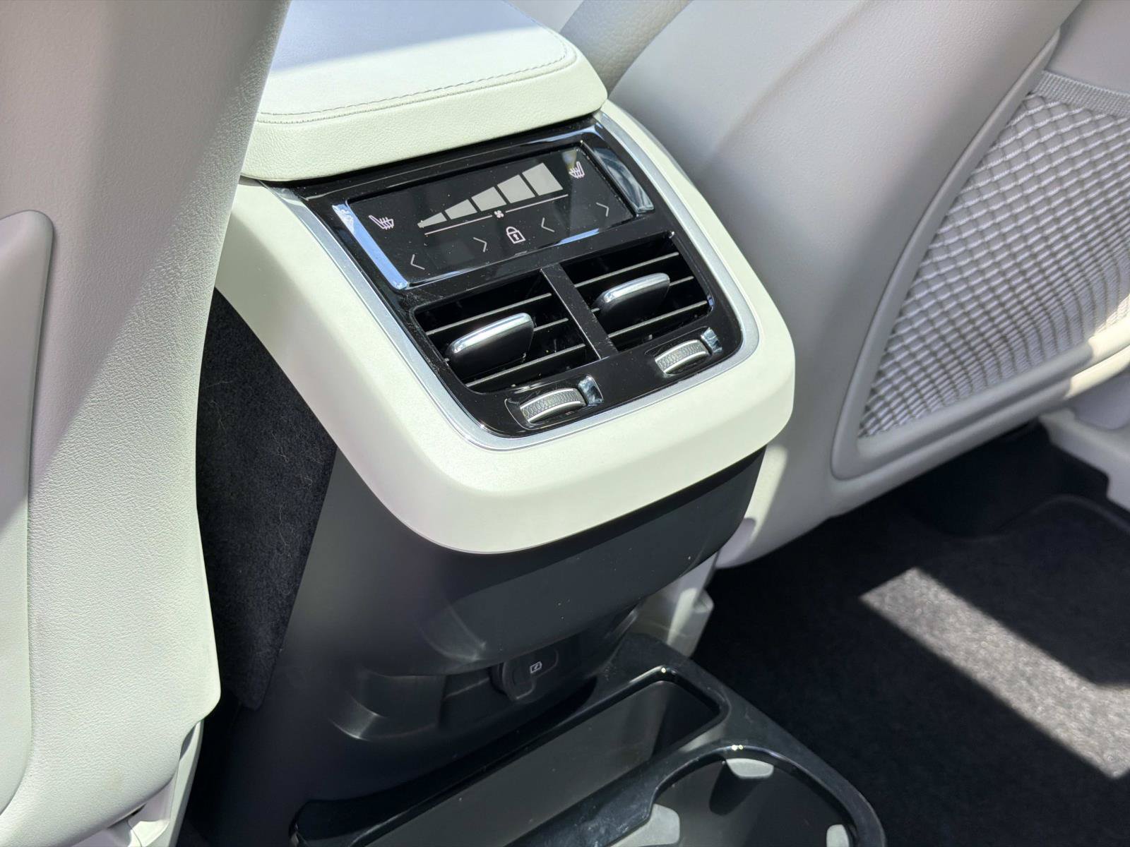 Certified 2023 Volvo XC90 B6 Plus w/ Protection Package Premier AWD/4WD image 22