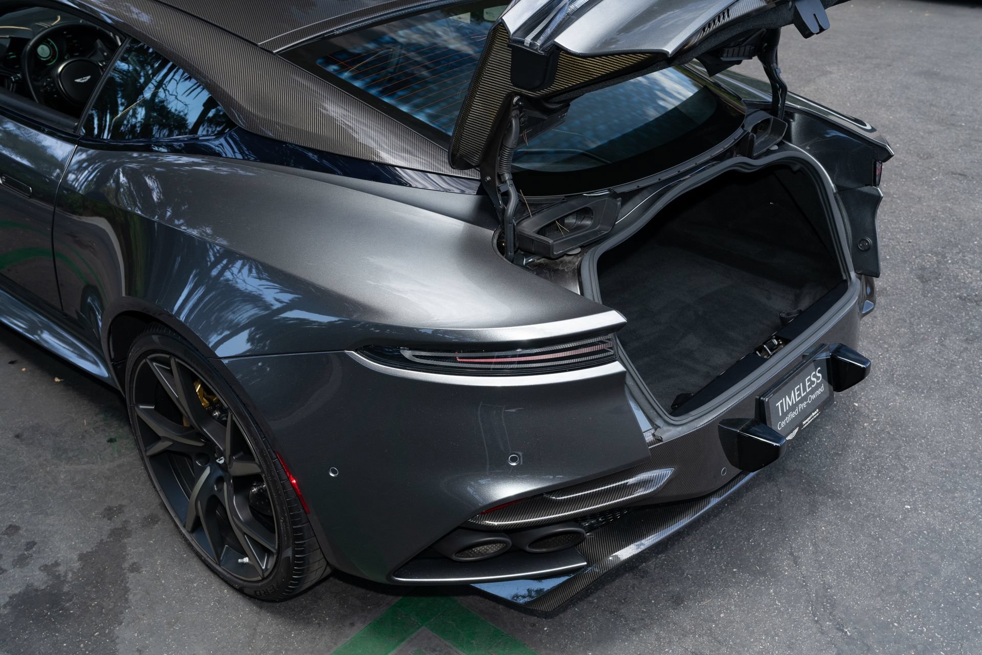 Used 2019 Aston Martin DBS Superleggera RWD image 10