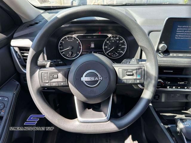 Used 2024 Nissan Rogue SV image 15