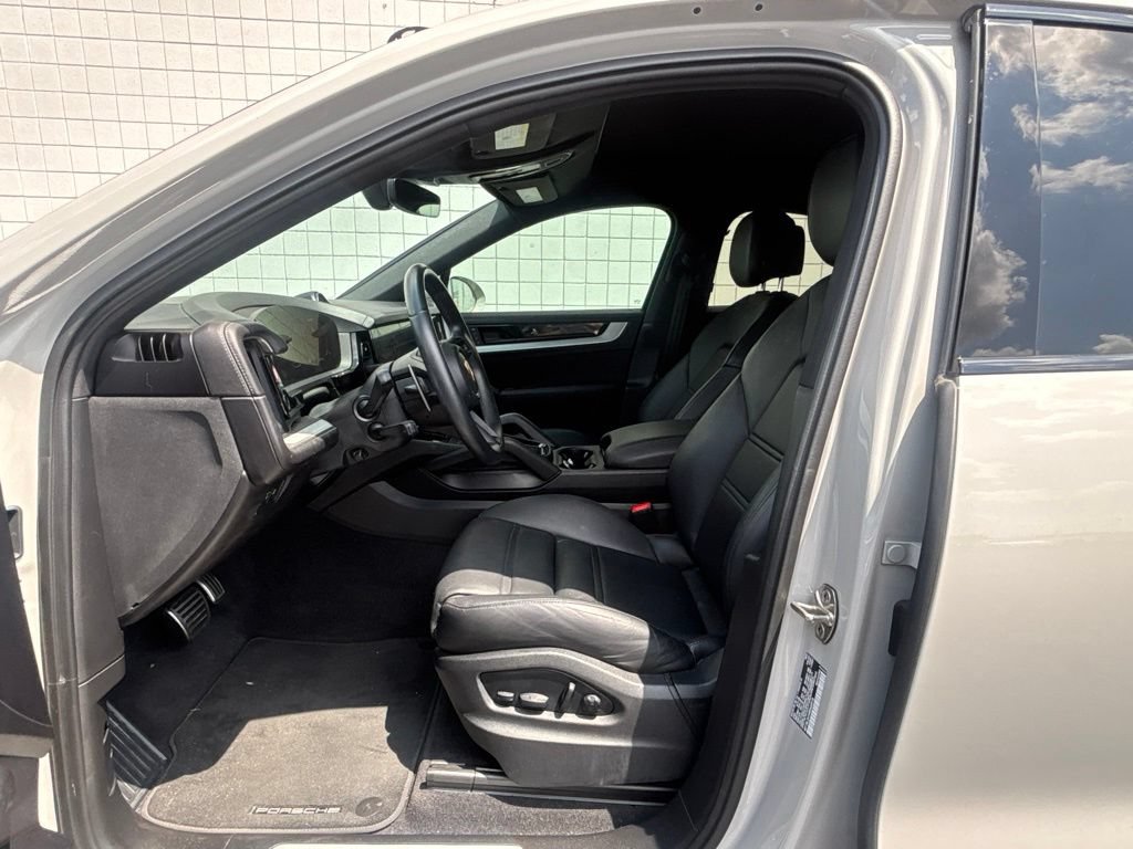 Used 2024 Porsche Cayenne S AWD/4WD image 4