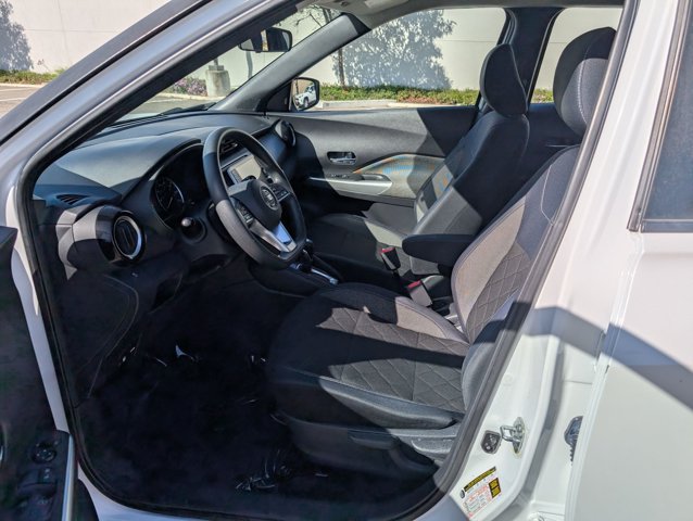 Used 2018 Nissan Kicks SV FWD image 14