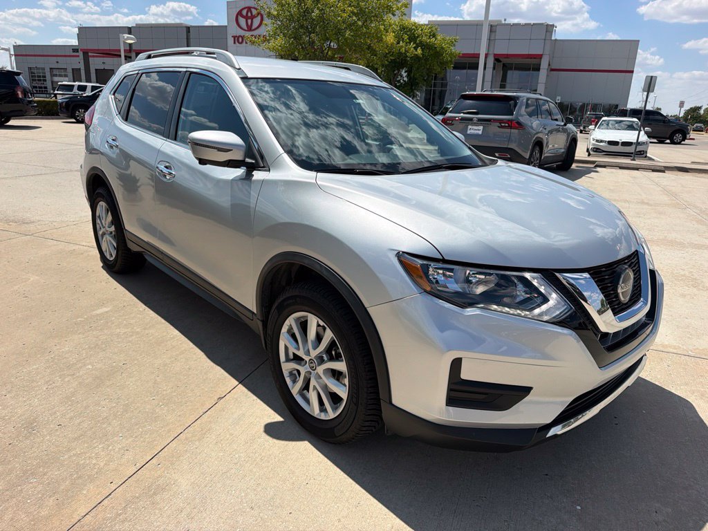 Used 2018 Nissan Rogue SV w/ Premium Package AWD/4WD image 4