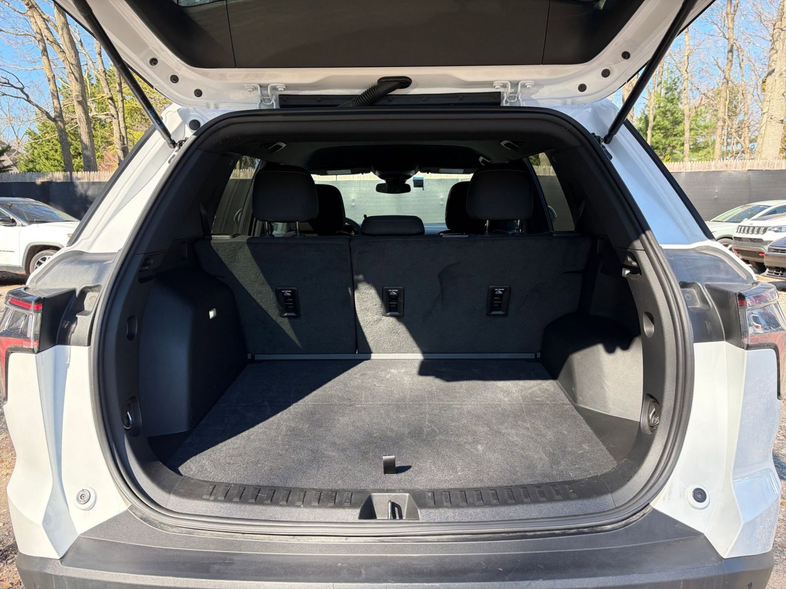 Used 2025 Chevrolet Equinox LT image 30