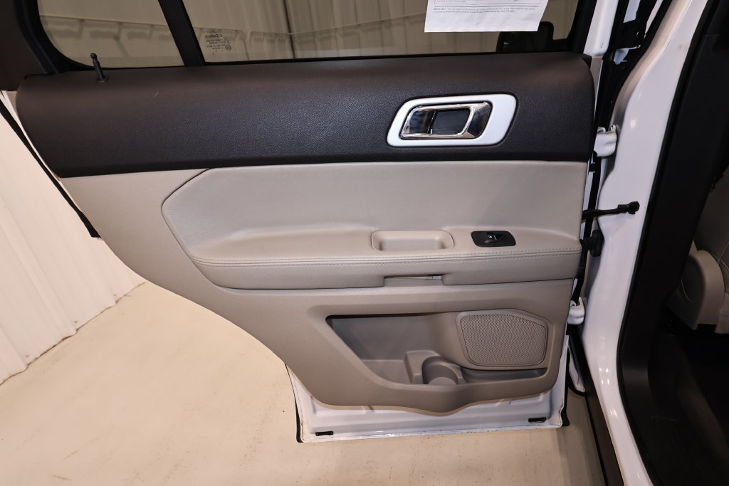 Used 2014 Ford Explorer Limited w/ Equipment Group 301A AWD/4WD image 14