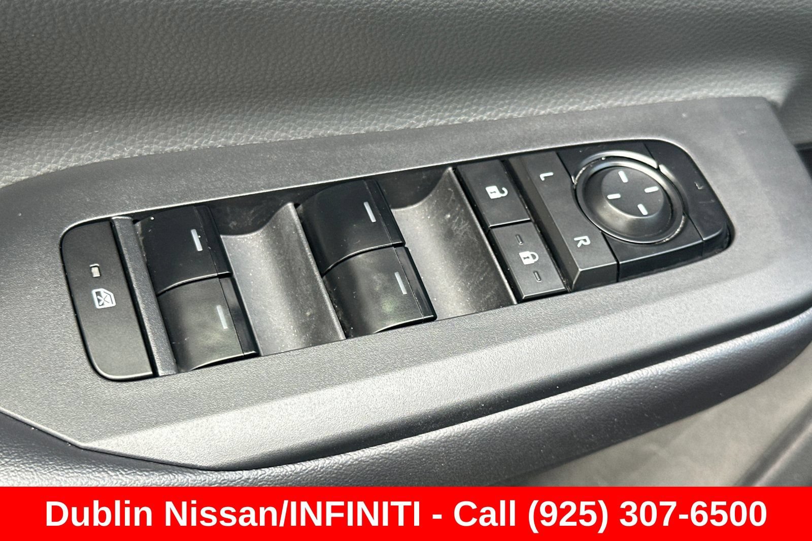Used 2025 Toyota Prius LE FWD image 13