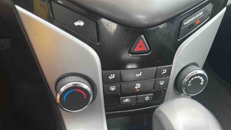 Used 2016 Chevrolet Cruze LT FWD image 17