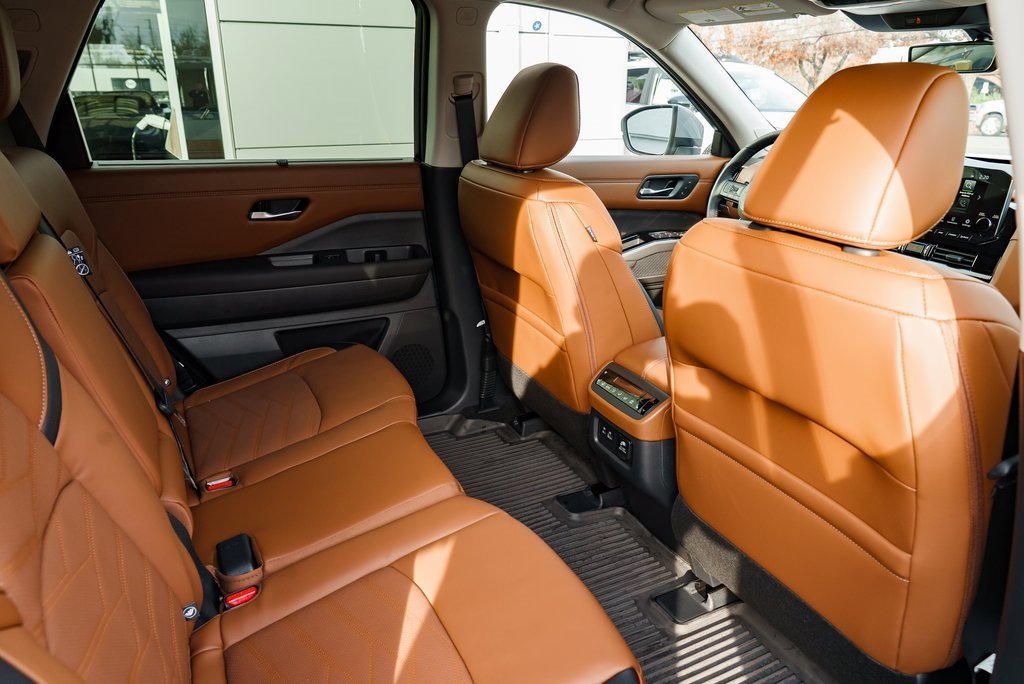 New 2025 Nissan Pathfinder Platinum image 27