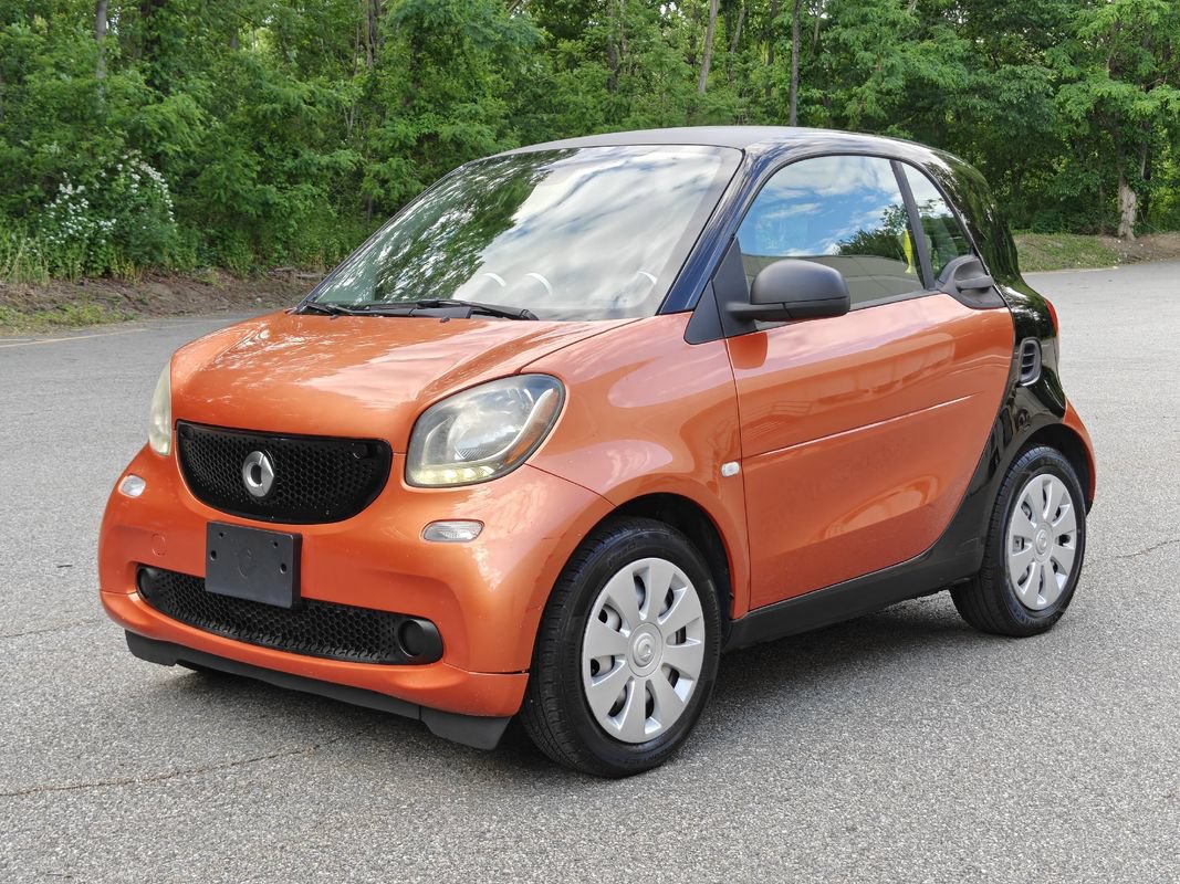 Used 2016 smart fortwo pure RWD image 8