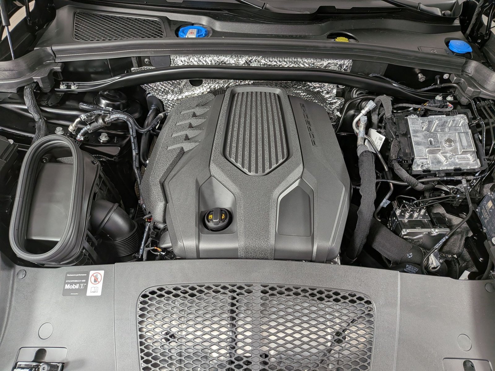 New 2026 Porsche Macan AWD/4WD image 27