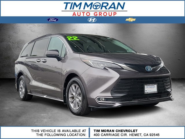 Used 2022 Toyota Sienna XLE w/ XLE Plus Package FWD image 1