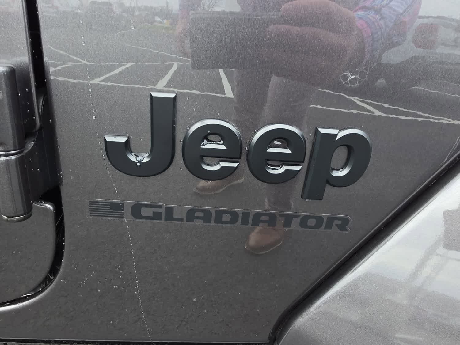 Used 2025 Jeep Gladiator Sport image 4