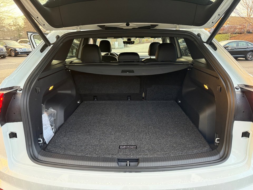 Used 2021 Volkswagen Atlas Cross Sport SEL image 19