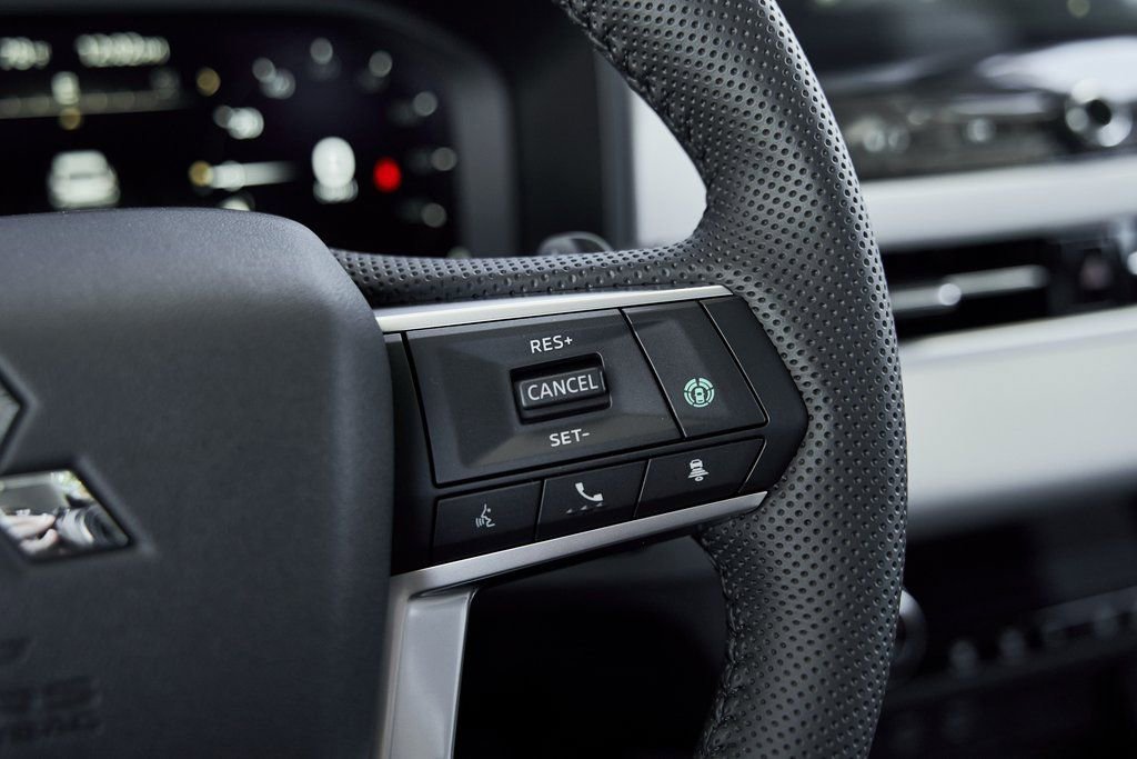 Used 2025 Mitsubishi Outlander SE FWD image 38