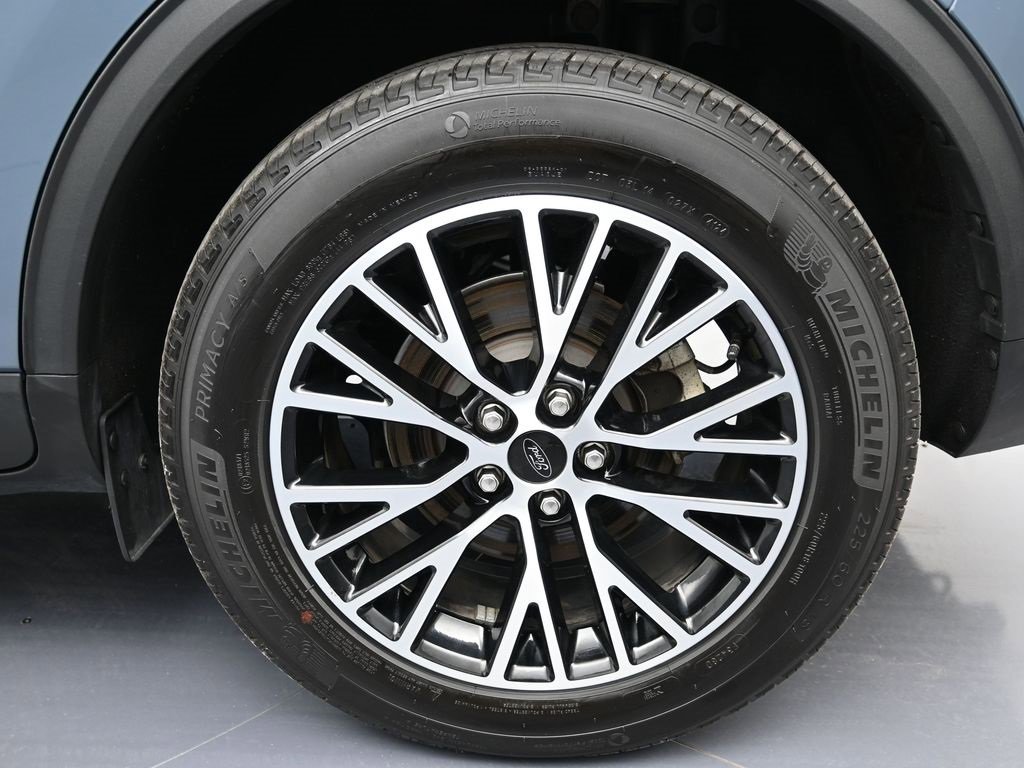 Certified 2025 Ford Escape SE w/ Class II Trailer Tow Package image 9