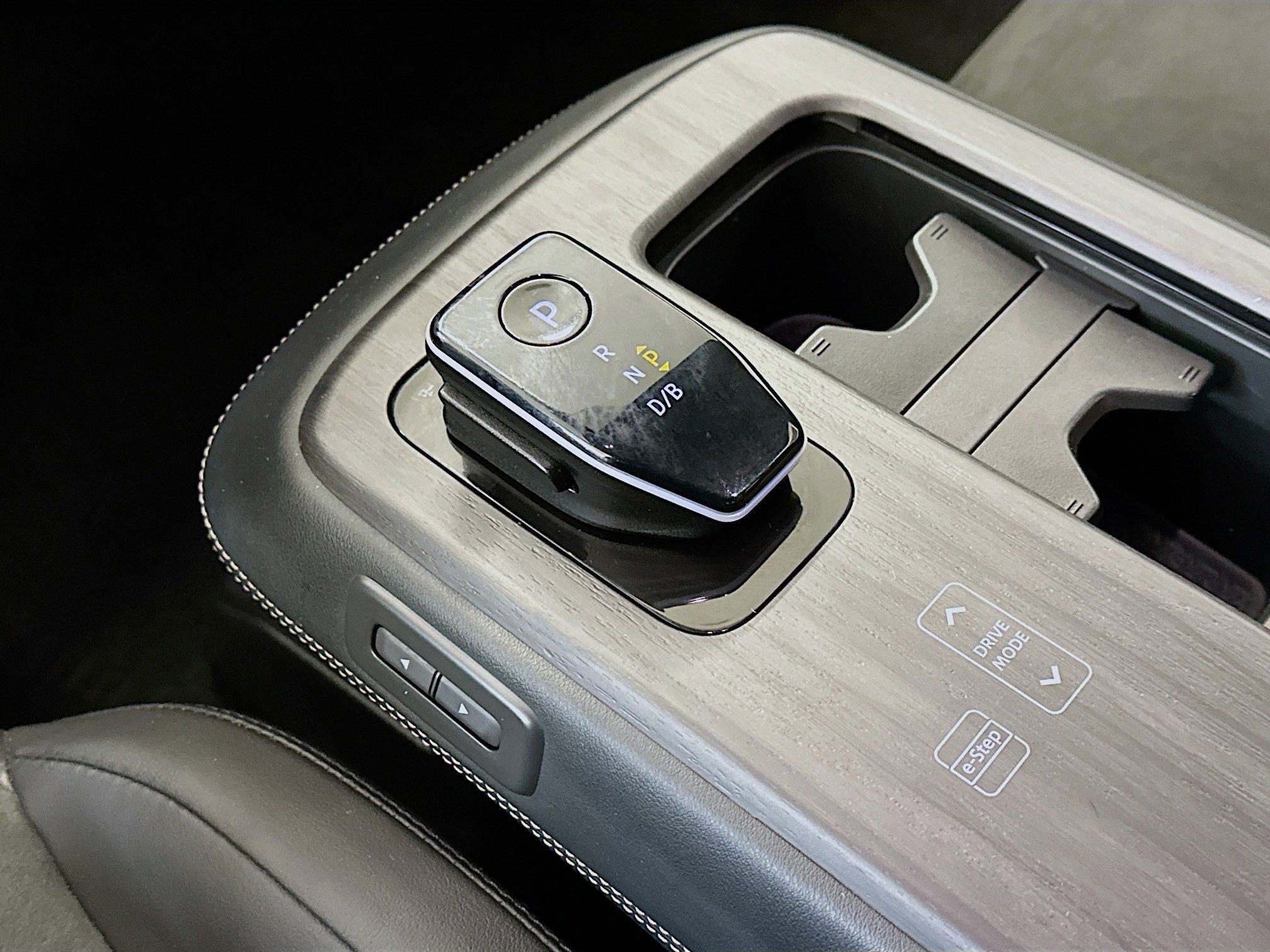 Used 2023 Nissan Ariya AWD image 25