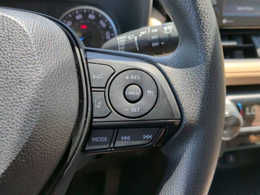 Used 2022 Toyota RAV4 XLE AWD/4WD image 15