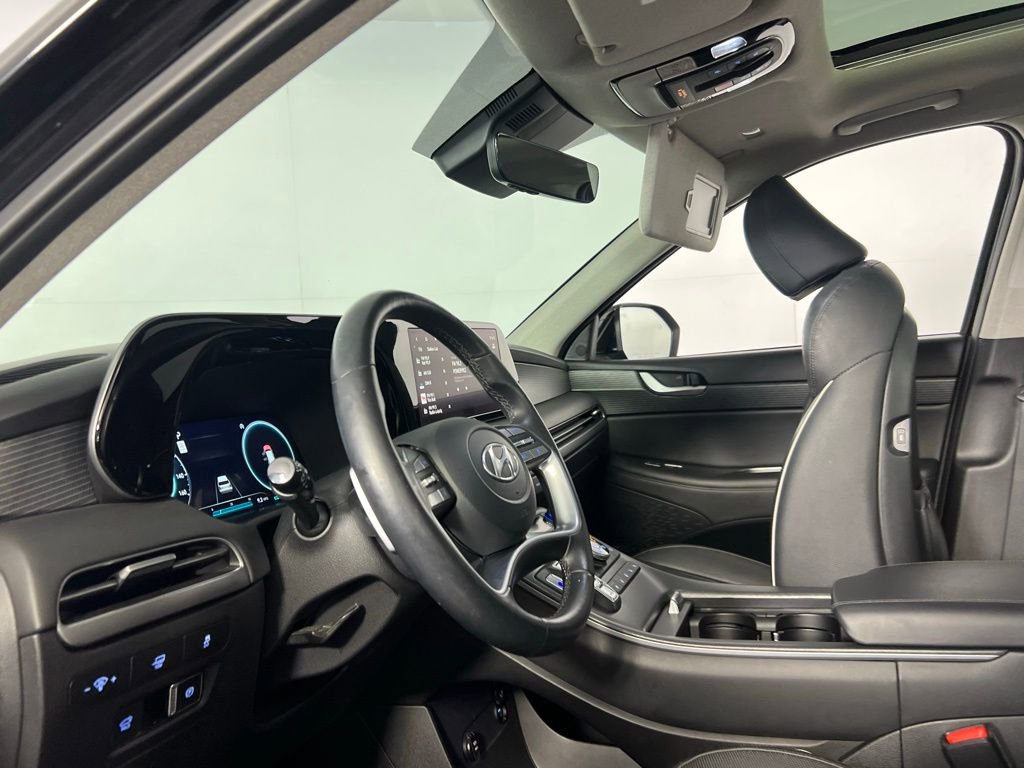 Used 2023 Hyundai Palisade Limited w/ Winter Package image 22
