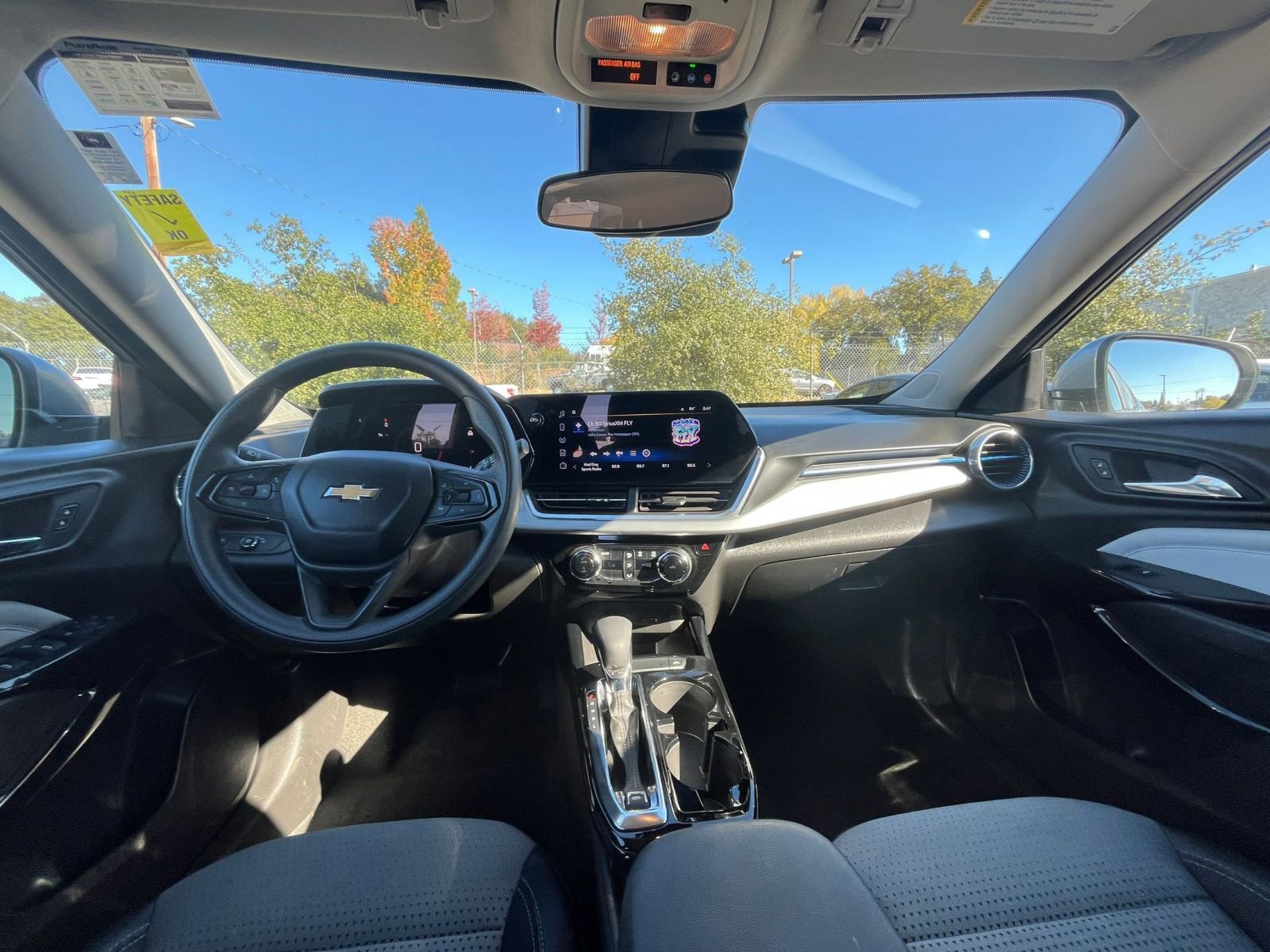 Used 2025 Chevrolet Trax LT image 31