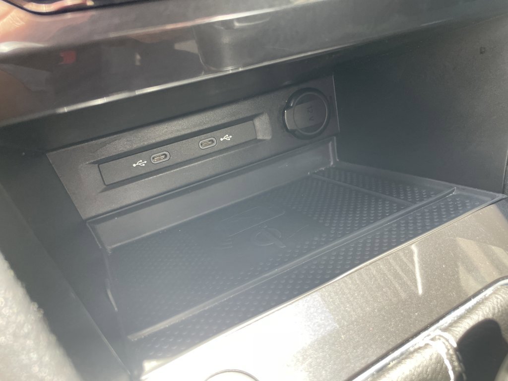 Used 2023 Volkswagen Tiguan SE R-Line image 45