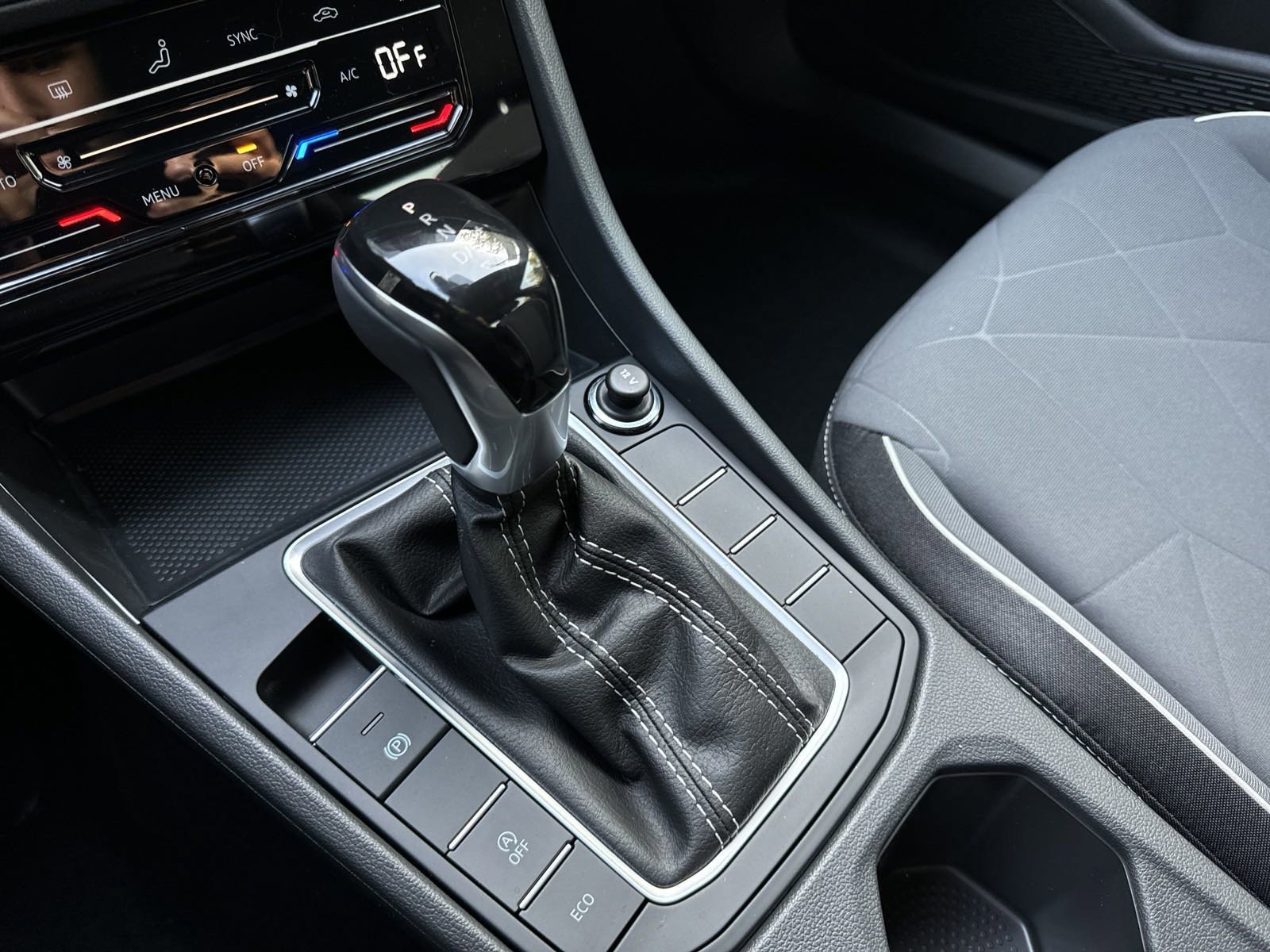 Used 2026 Volkswagen Jetta Sport FWD image 13