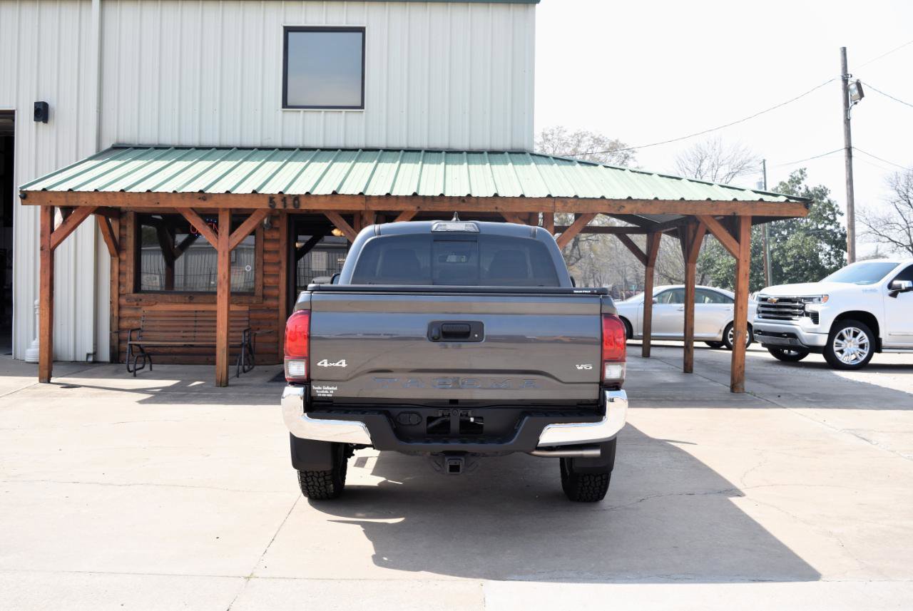 Used 2018 Toyota Tacoma SR5 AWD/4WD image 6