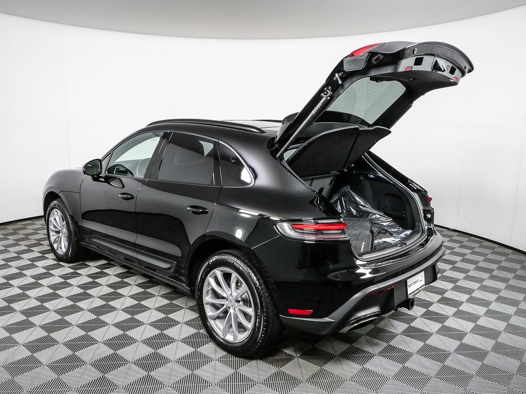 Certified 2025 Porsche Macan image 36