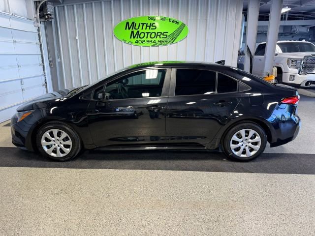 Used 2021 Toyota Corolla LE FWD image 5