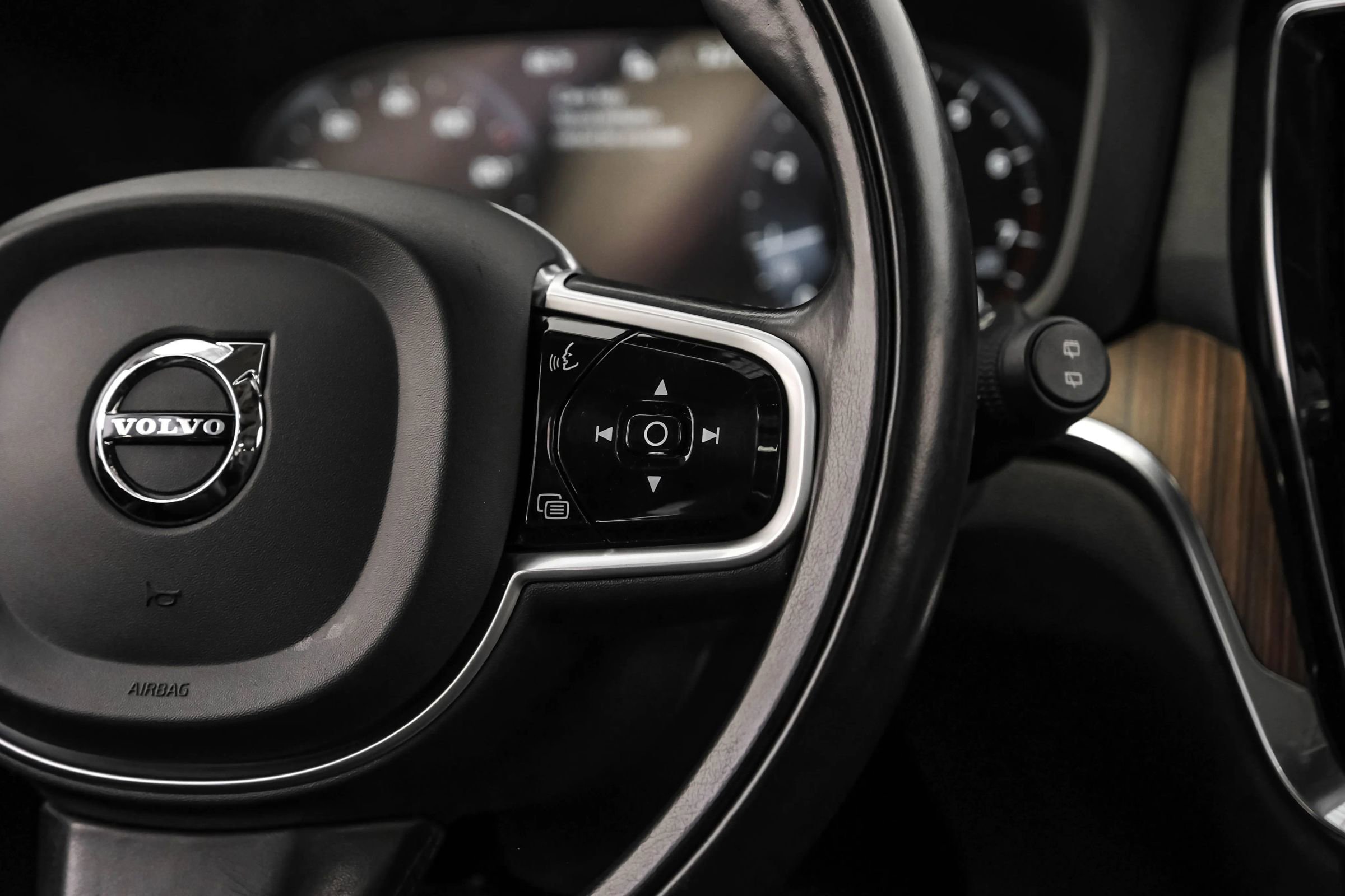 Used 2021 Volvo V60 T5 Momentum w/ Climate Package image 13