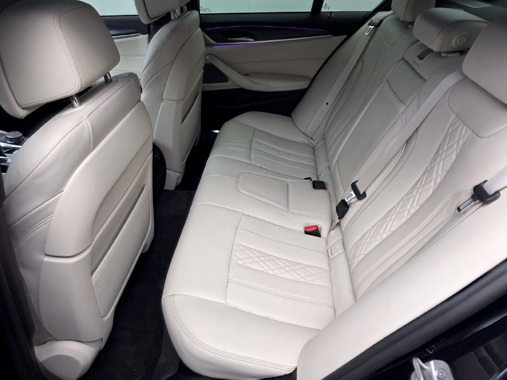 Used 2021 BMW M550i xDrive w/ Premium Package AWD/4WD image 14